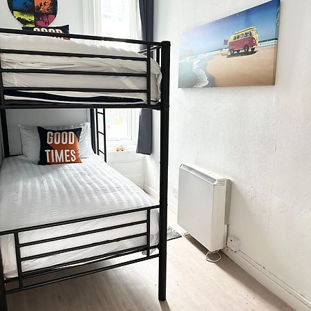 The City Surfer Apartment - By Coastline Retreats - Parking Included - Sleeps 5 - City Centre Борнмът Екстериор снимка